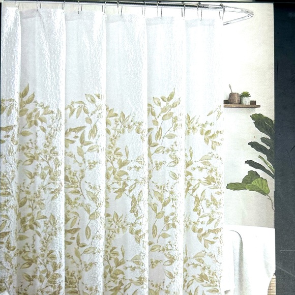 DKNY Elegant White and Gold Shower Curtain Easy Care100% POLYESTER72 X 72”